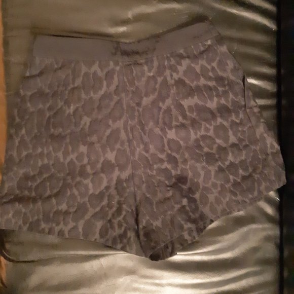 Leopard Highwaist Shorts - Picture 2 of 2